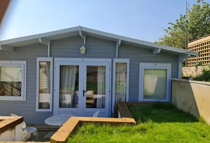 Remarkable 1 Bed Cabin In Hythe