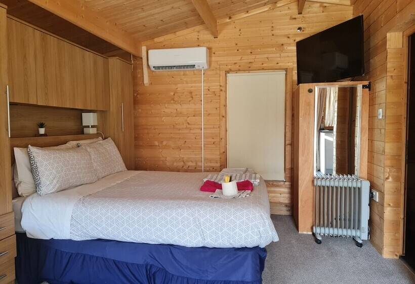 Remarkable 1 Bed Cabin In Hythe