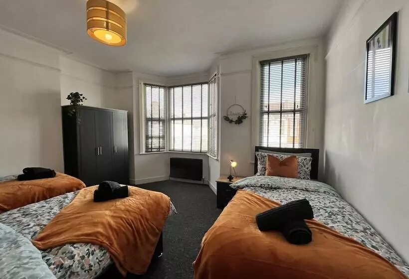 Residenssi Captivating 2bed House In Southend Pet Friendly!