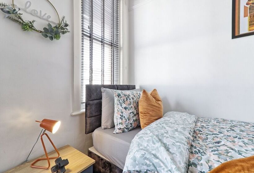 اقامتگاه Captivating 2bed House In Southend Pet Friendly!