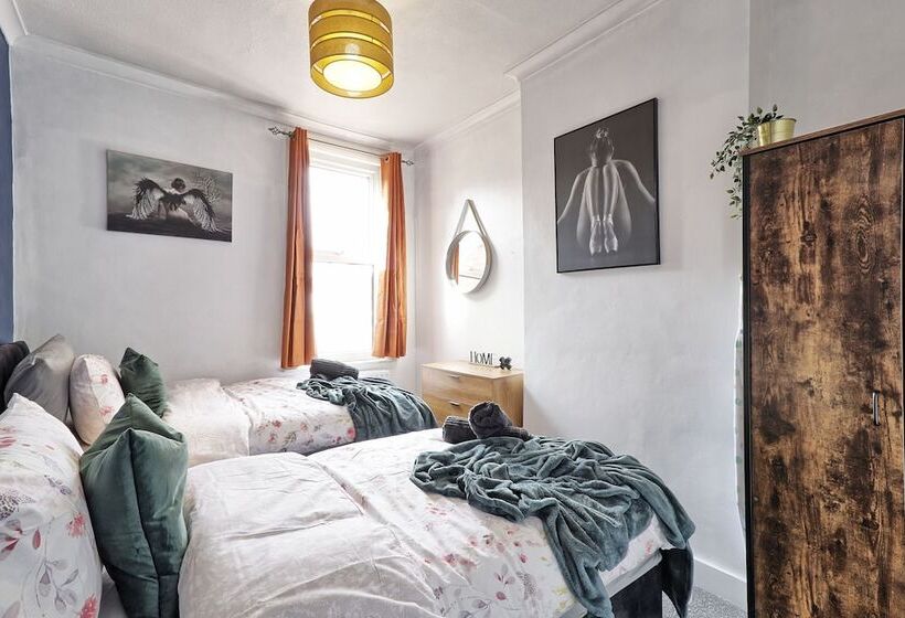 اقامتگاه Captivating 2bed House In Southend Pet Friendly!