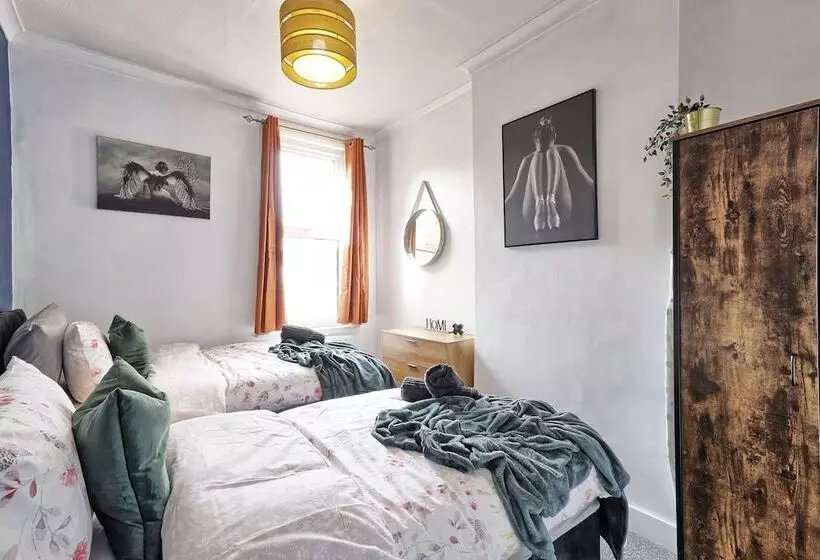 Residenssi Captivating 2bed House In Southend Pet Friendly!