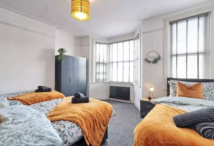 Residenssi Captivating 2bed House In Southend Pet Friendly!