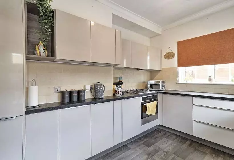 Residenssi Captivating 2bed House In Southend Pet Friendly!