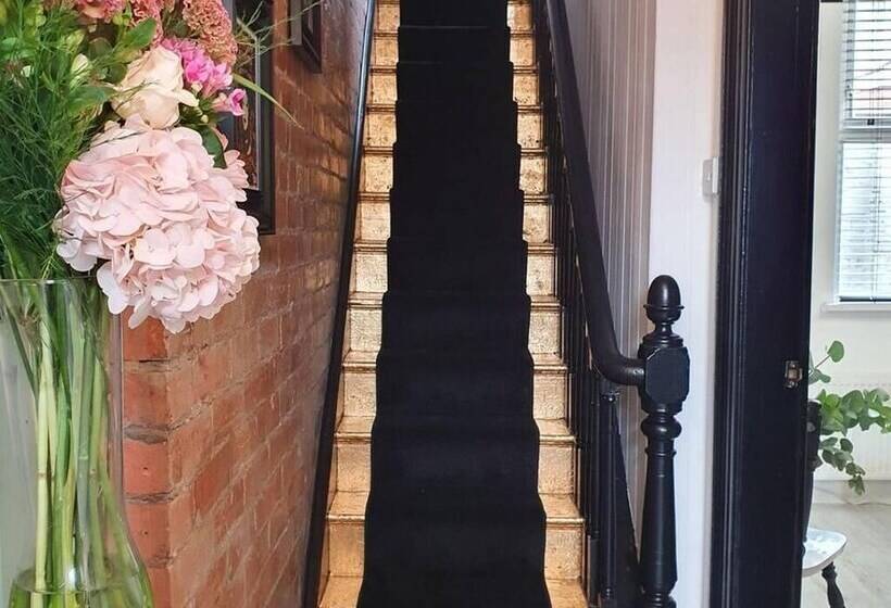 إقامة Luxury Designer 4 Bed Home In The Heart Of Belfast