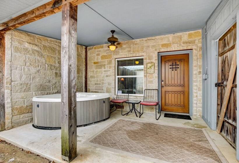 Romantic Oasis With Hot Tub Near Fred And Wineries!