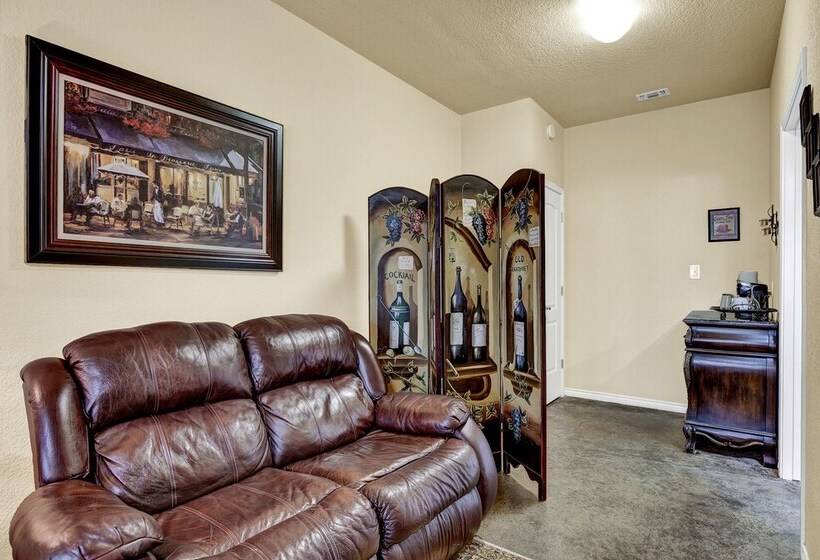 Romantic Oasis With Hot Tub Near Fred And Wineries!