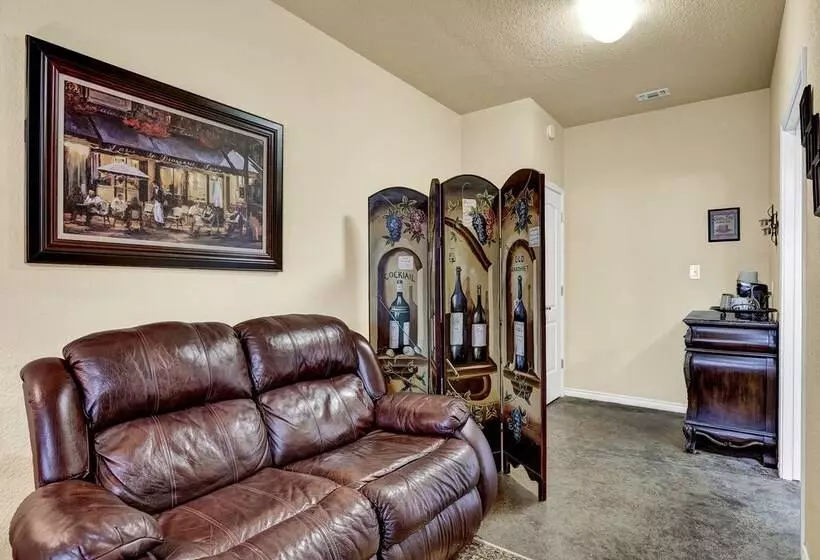 Romantic Oasis With Hot Tub Near Fred And Wineries!