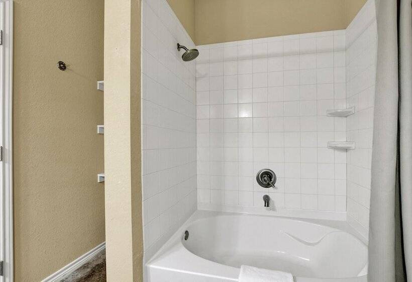 Romantic Oasis With Hot Tub Near Fred And Wineries!