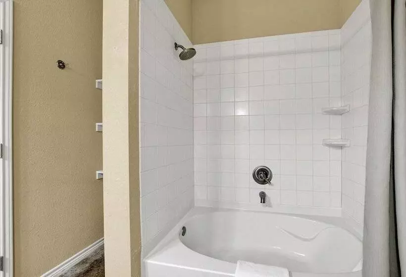 Romantic Oasis With Hot Tub Near Fred And Wineries!