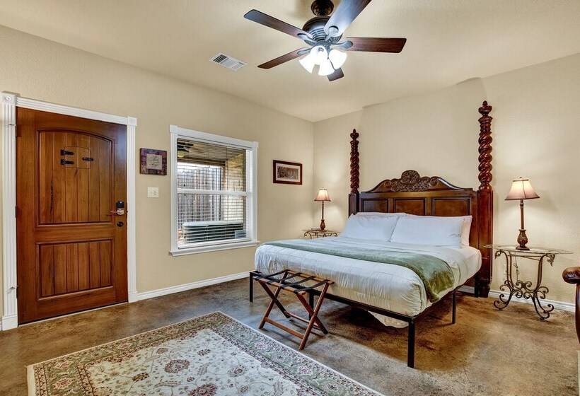 Romantic Oasis With Hot Tub Near Fred And Wineries!