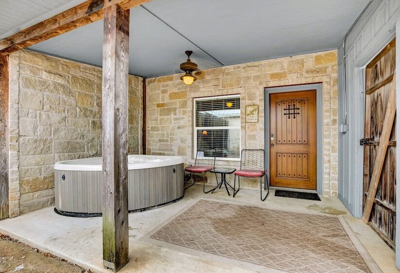 Romantic Oasis With Hot Tub Near Fred And Wineries!