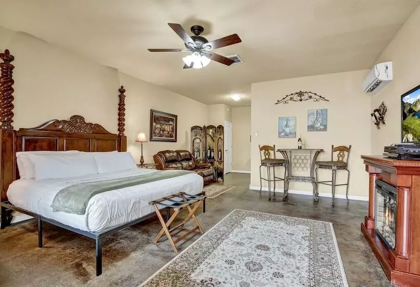 Romantic Oasis With Hot Tub Near Fred And Wineries!