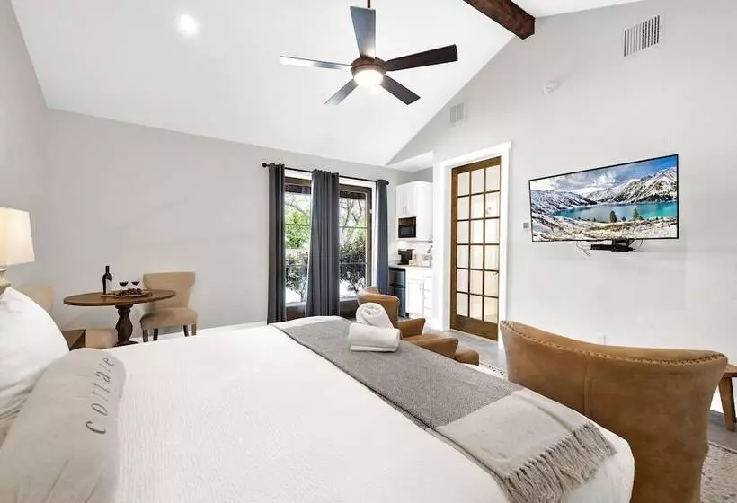 Schubert Inn Suite B With Pool & Grill   Walk To Main