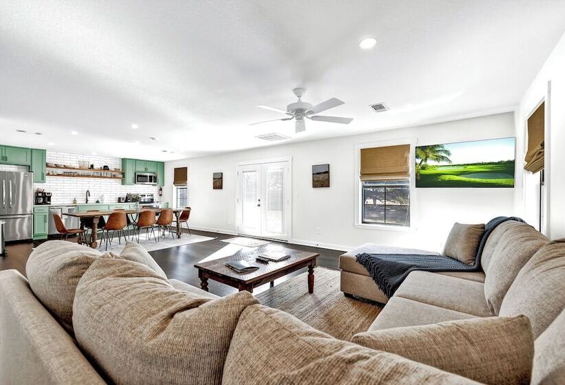 Waylons House Hot Tub Shared Party Barn With Games