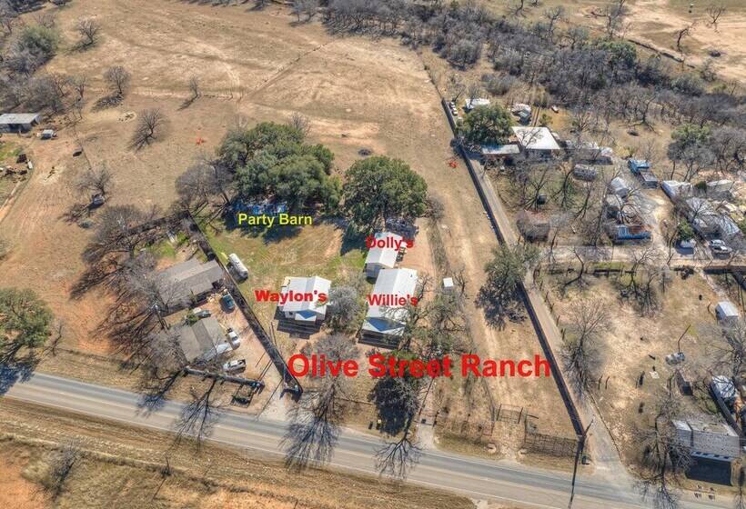 Waylons House Hot Tub Shared Party Barn With Games