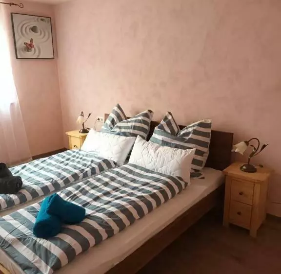 Retkeilymaja Musik Und Theater Gasthof Rössle   Rooms For Angels