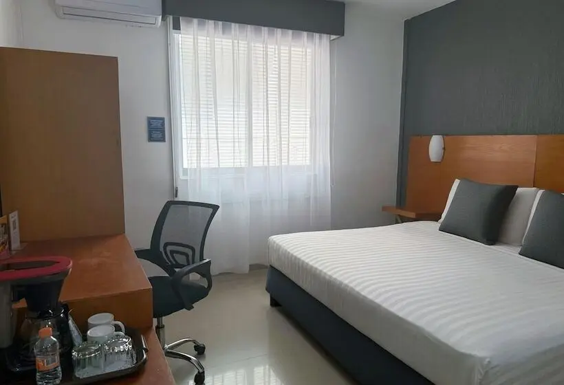 ホテル Days Inn By Wyndham Minatitlan