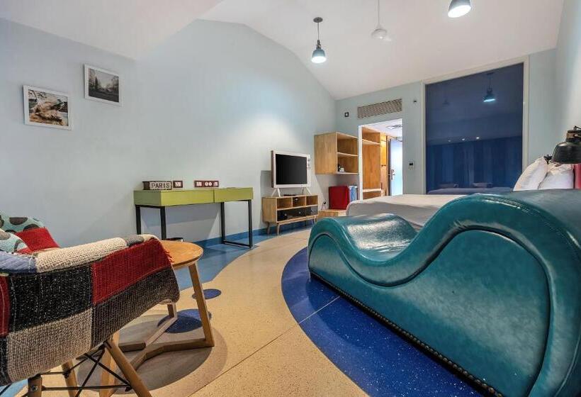 Отель I Love Bell Bottoms Vagator Goa