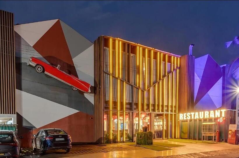 Отель I Love Bell Bottoms Vagator Goa