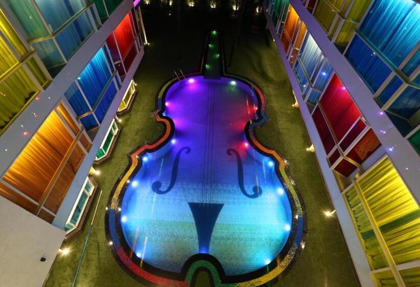 Отель I Love Bell Bottoms Vagator Goa