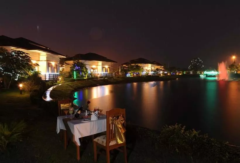 هتل The Golden Lake