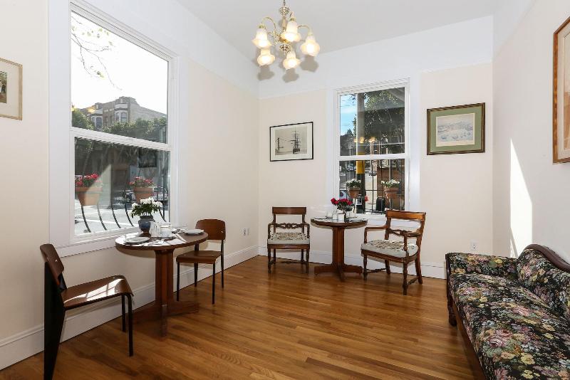 هتل The Grove Inn