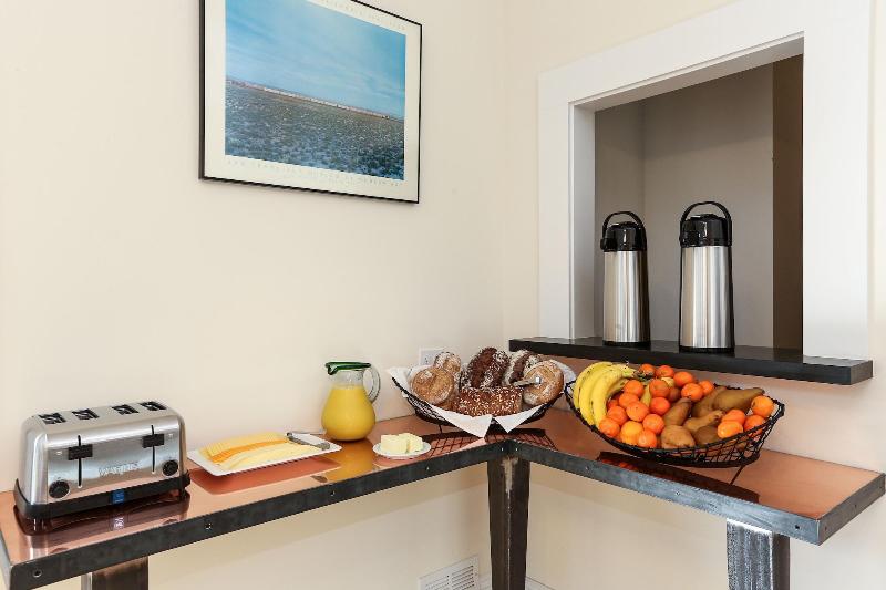 هتل The Grove Inn