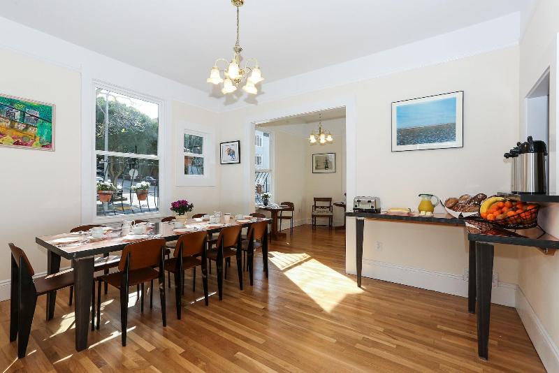 هتل The Grove Inn