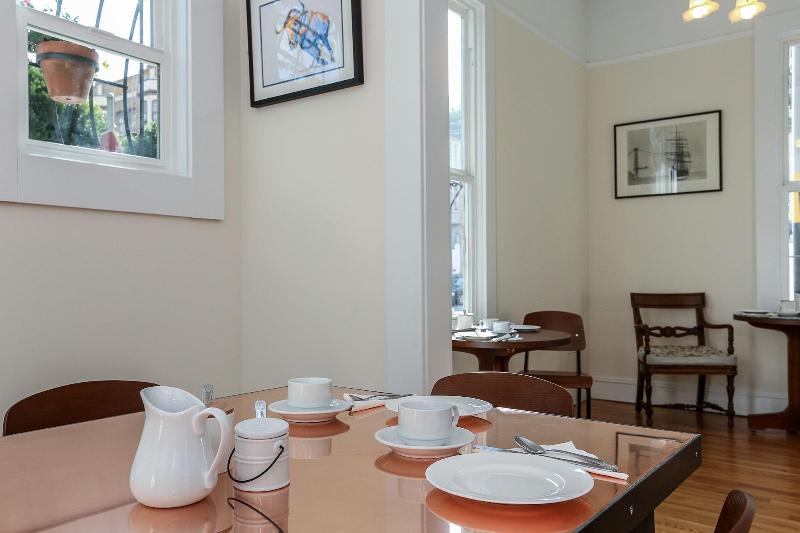 هتل The Grove Inn