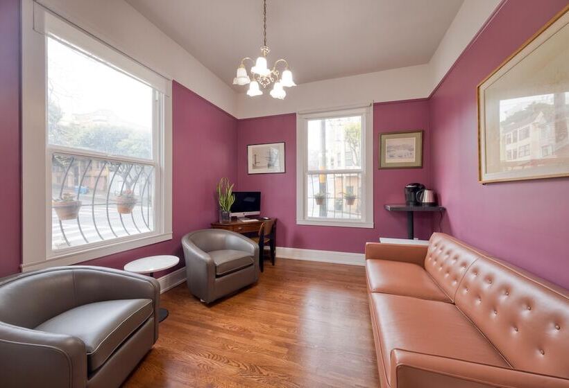 هتل The Grove Inn