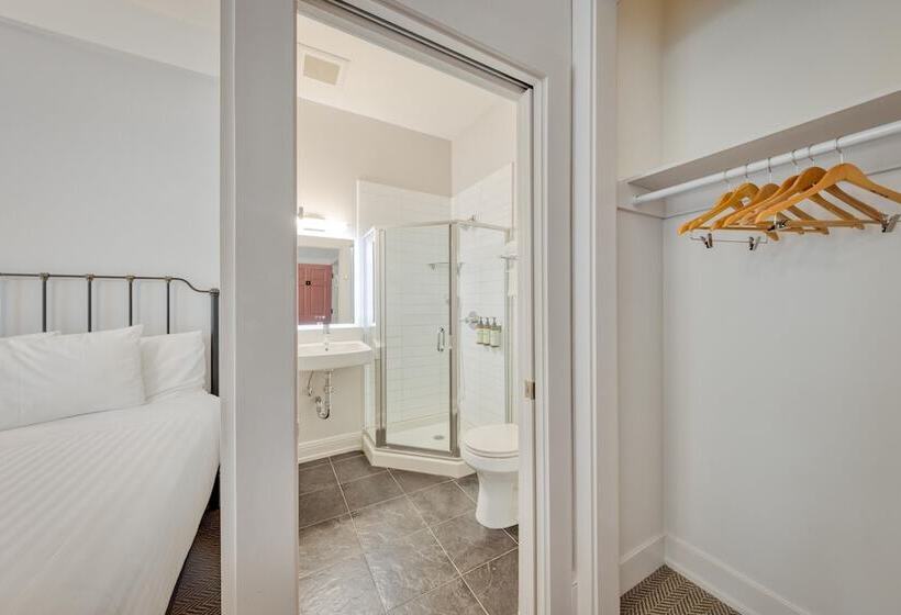 هتل The Grove Inn