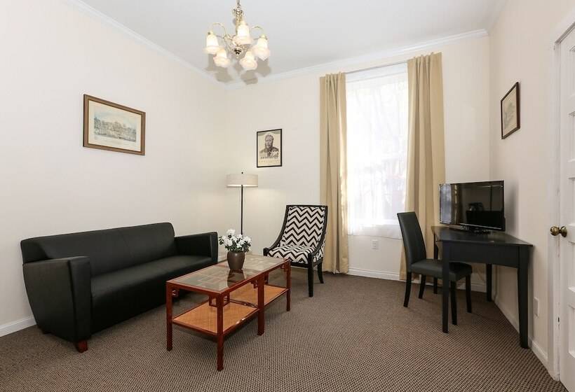 هتل The Grove Inn