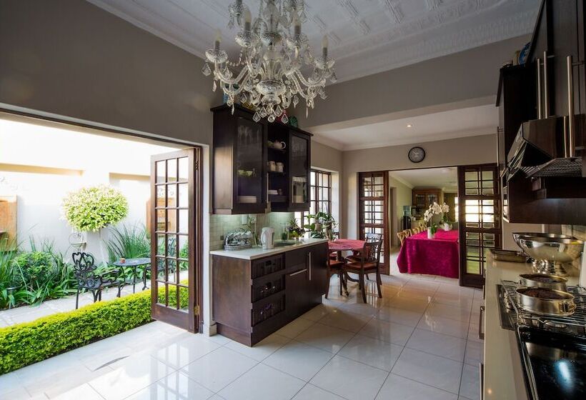 ペンション 12 On Brecher