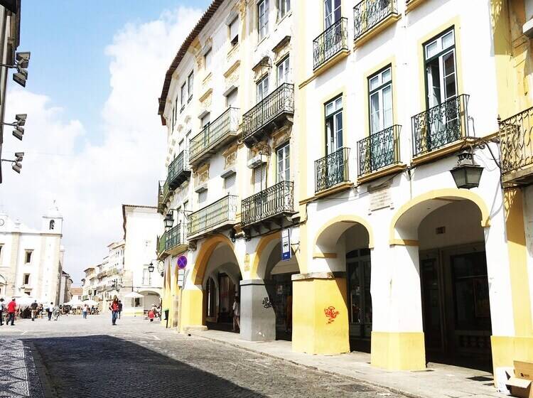 پانسیون Evora Inn