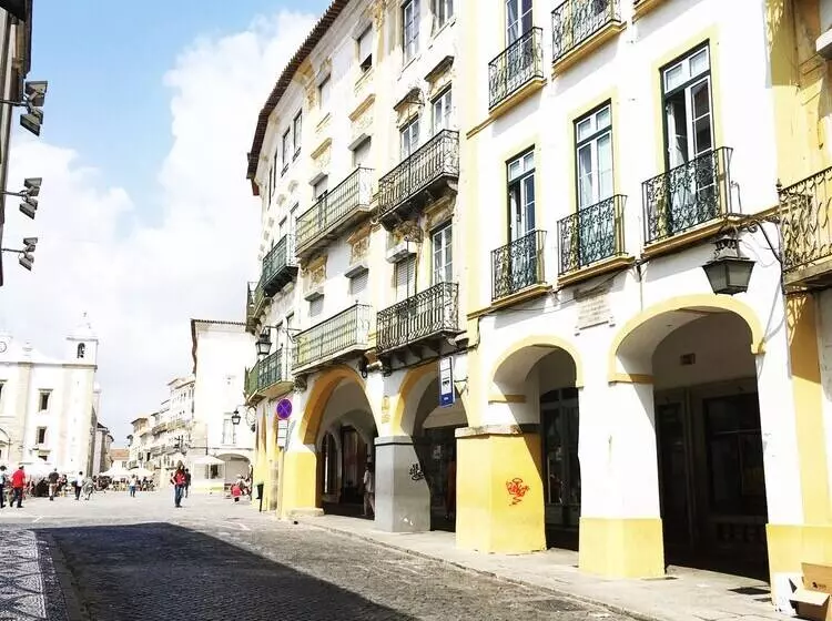 پانسیون Evora Inn