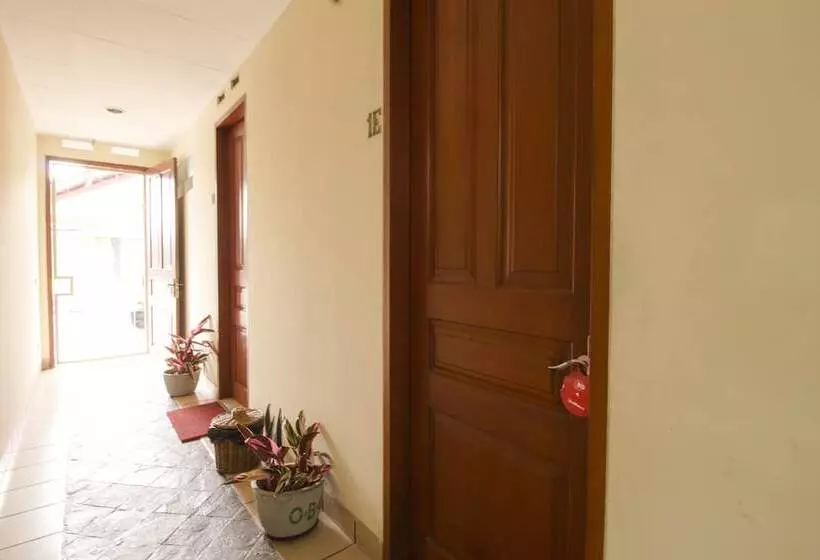 ペンション Reddoorz Plus Near Parahyangan University
