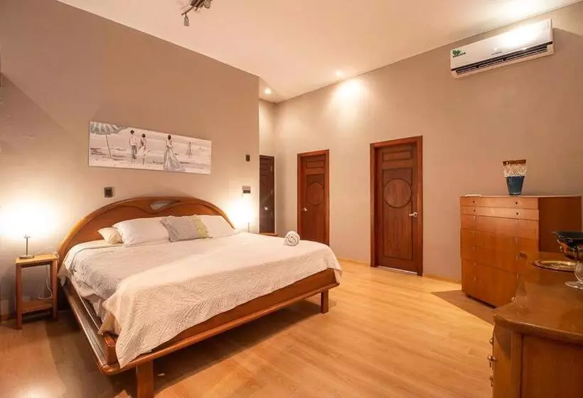 200 M2   Puerto Santa Ana   3 Habitaciones