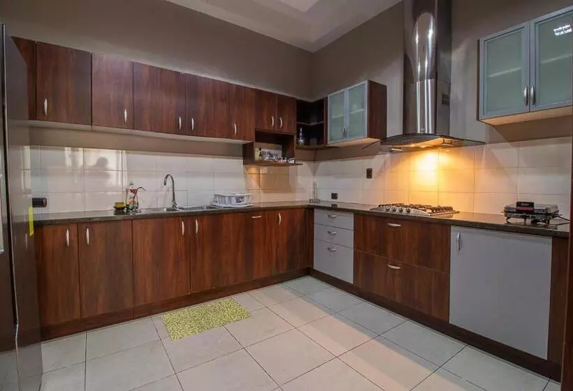200 M2   Puerto Santa Ana   3 Habitaciones