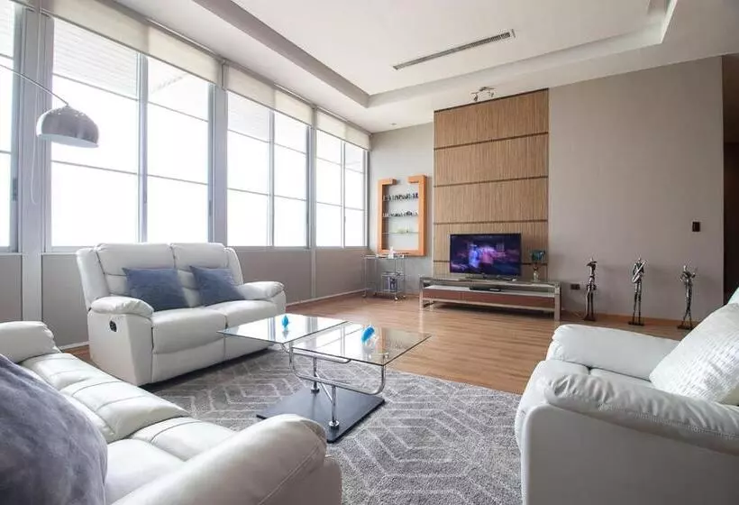 200 M2   Puerto Santa Ana   3 Habitaciones
