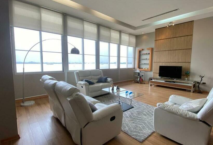 200 M2 Puerto Santa Ana 3 Habitaciones