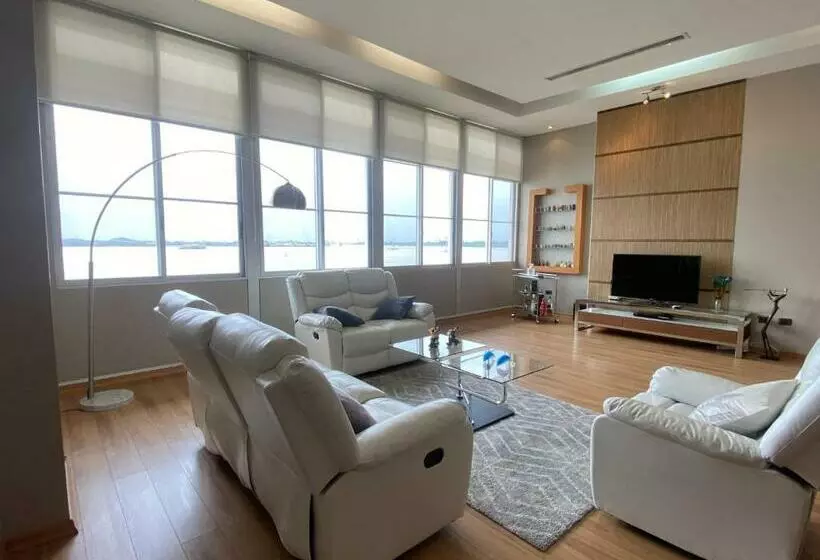 200 M2   Puerto Santa Ana   3 Habitaciones