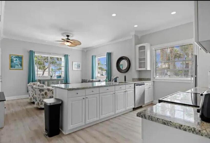 Pensjonat Key West In Sebastian