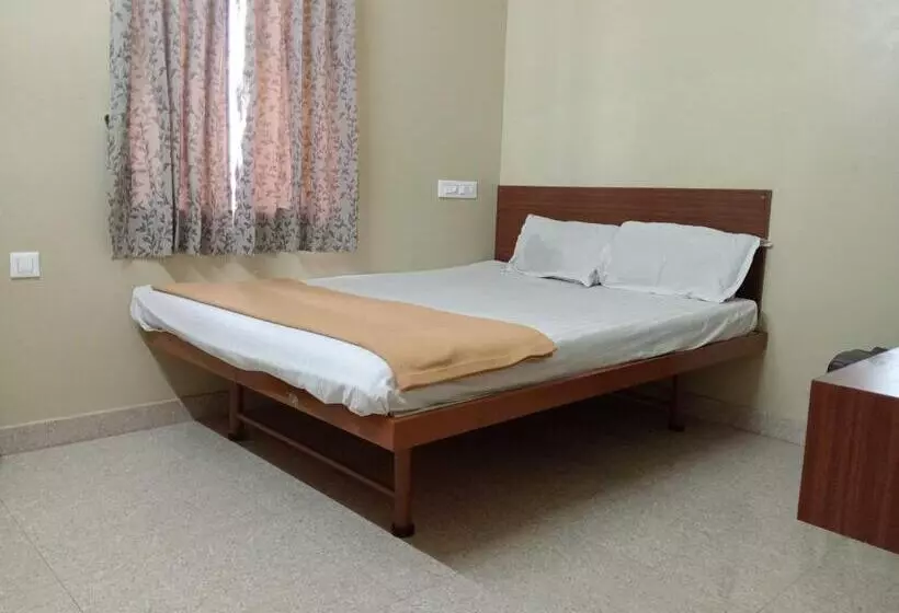 Spot On Hotel Anand Lodge