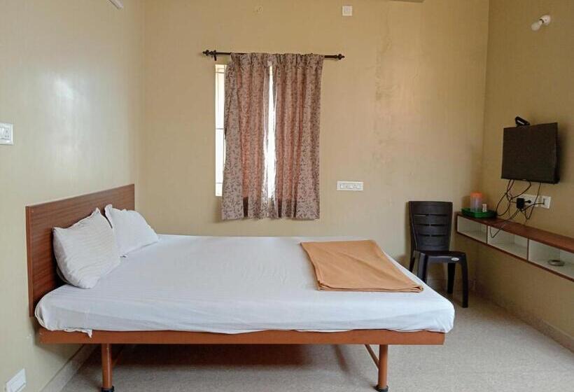 Spot On Hotel Anand Lodge