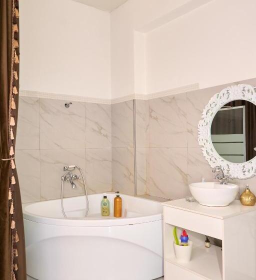 هاستل Royal Max Hotel & Spa