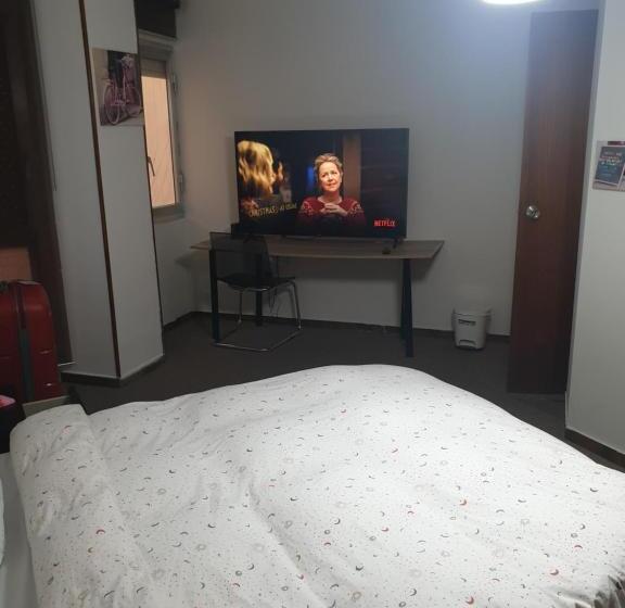 تختخواب و صبحانه Sagrada Familia Double Room With Private Bathroom