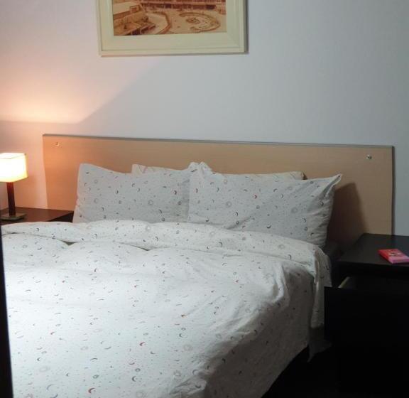 تختخواب و صبحانه Sagrada Familia Double Room With Private Bathroom