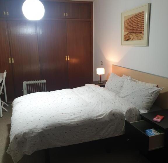 تختخواب و صبحانه Sagrada Familia Double Room With Private Bathroom
