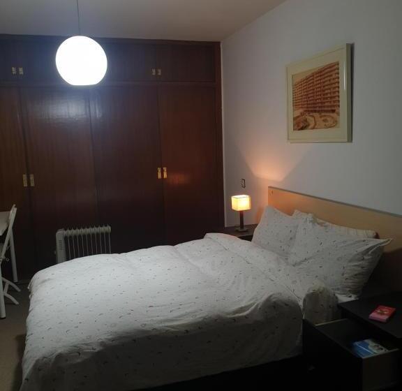تختخواب و صبحانه Sagrada Familia Double Room With Private Bathroom